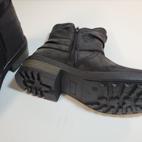 Women's Boots - Picture 5 of 8